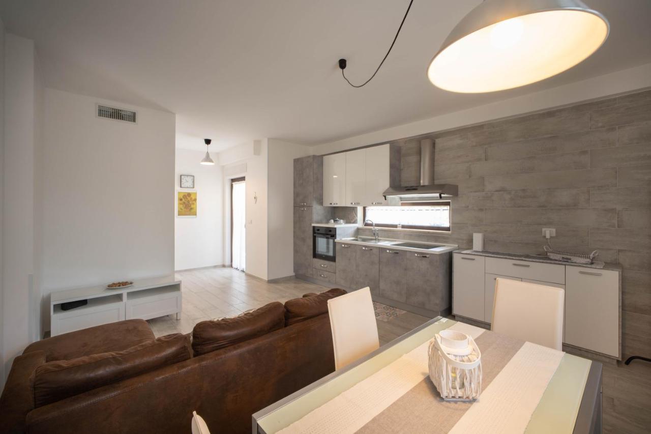 Wepuglia - Sunflower House Монополі Екстер'єр фото